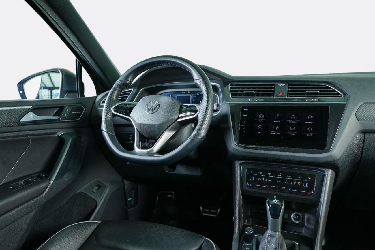 Volkswagen Tiguan R-LINE PLUS-GCC-Al Nabooda Full Service History-1 Owner-Leather Interior