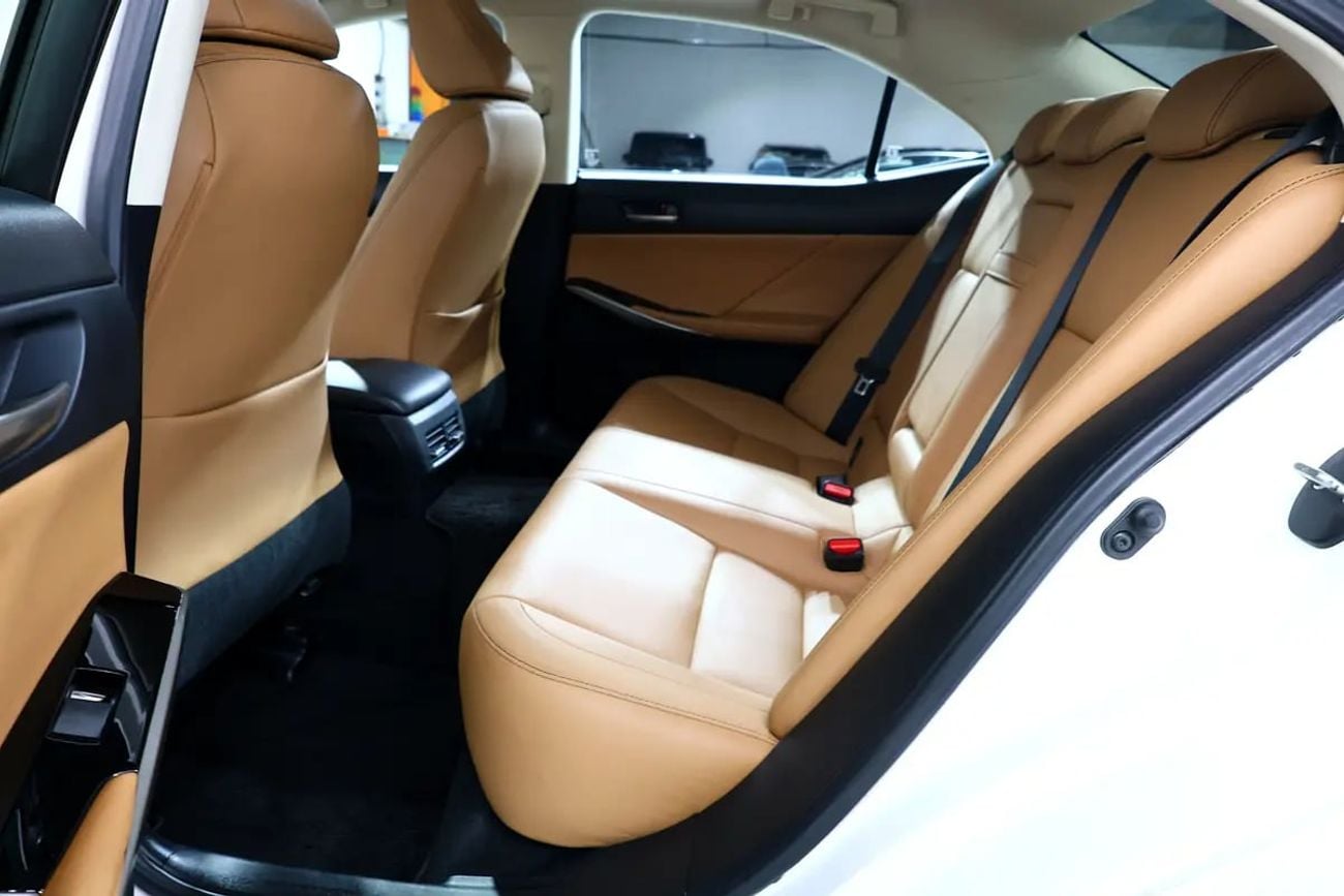 Lexus IS300 Stunning IS 300 | GCC Specs | Low Mileage | Excellent Condition