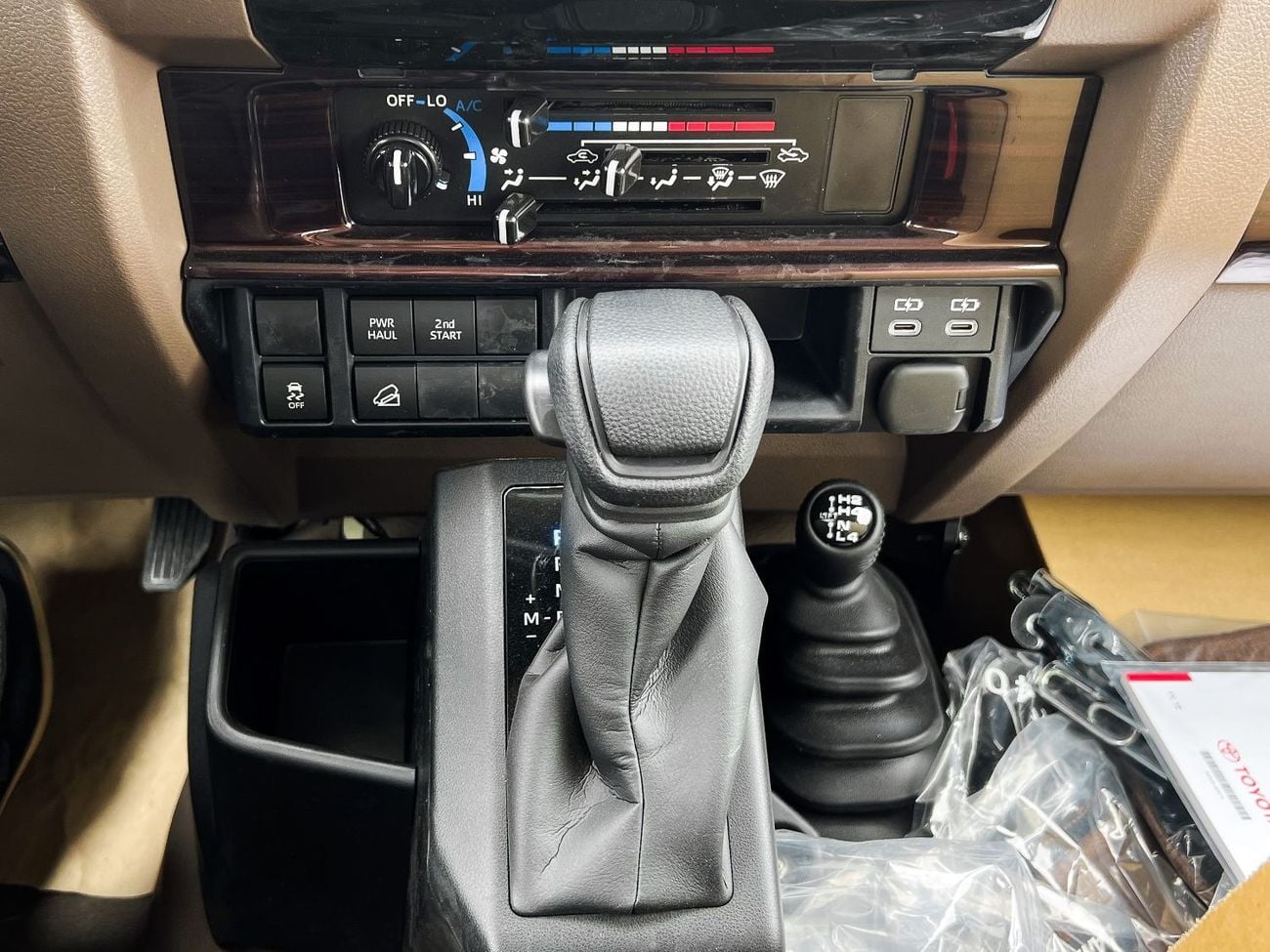 تويوتا لاند كروزر بيك آب EXPORT ONLY - FULL OPTION 4.0L PETROL (OMANI)