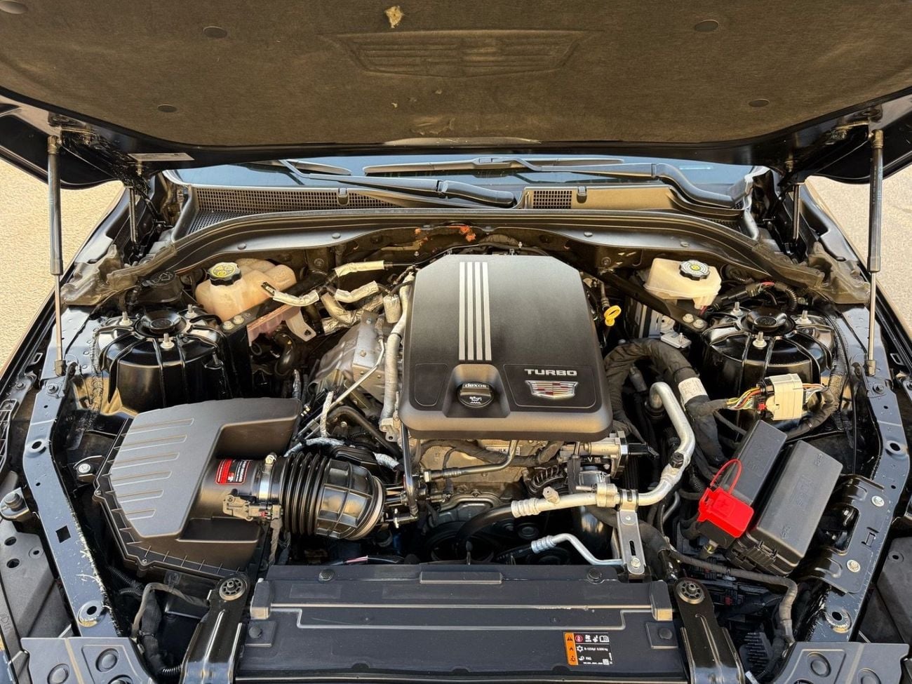 كاديلاك CT5 PREMIUM LUXURY مجهزة بالكامل بمواصفات كندية 2.0