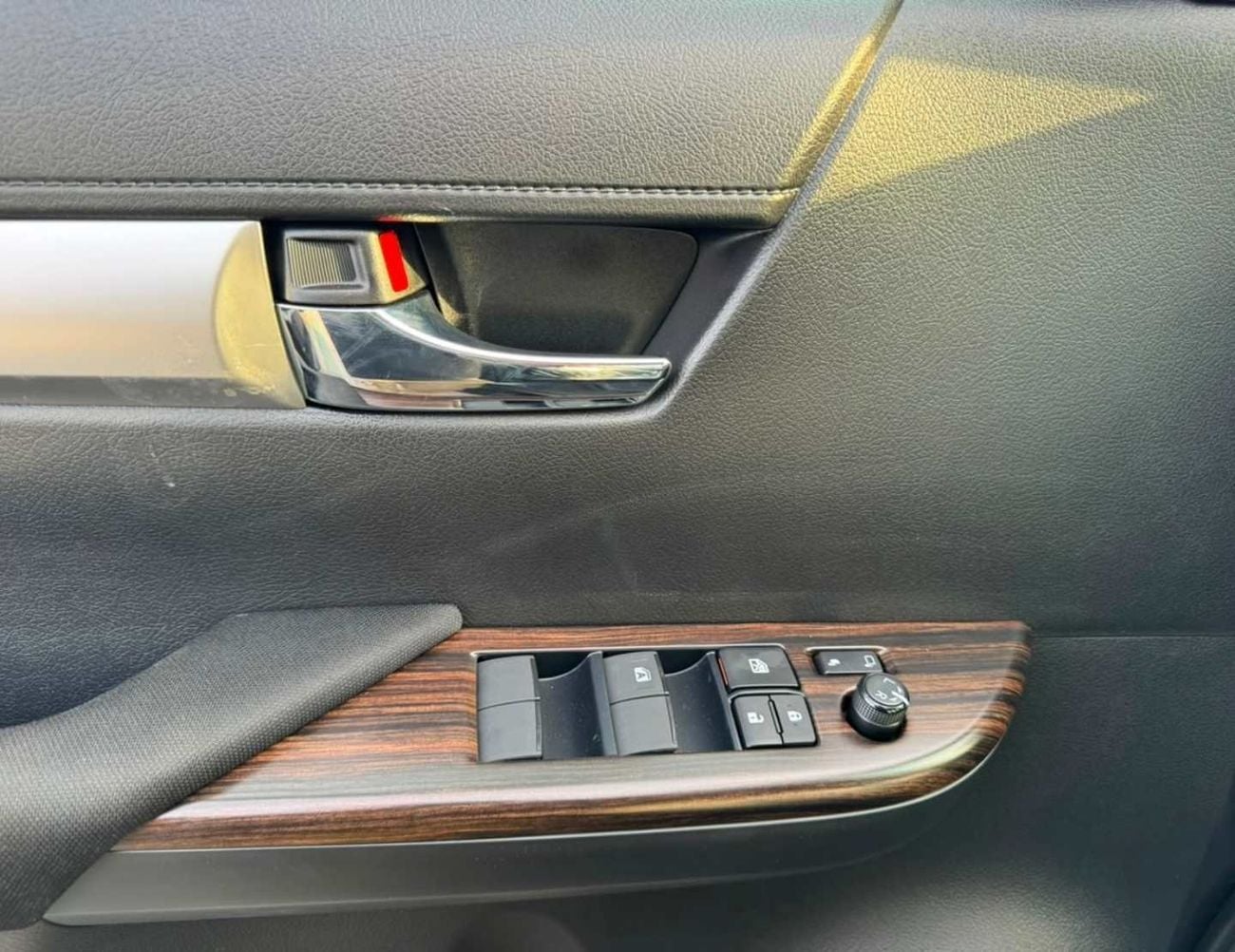 Toyota Hilux SR5 DOUBLE CABIN || 2.8L V4 DIESEL || BLIND SPOT | (CODE # HDAH1)