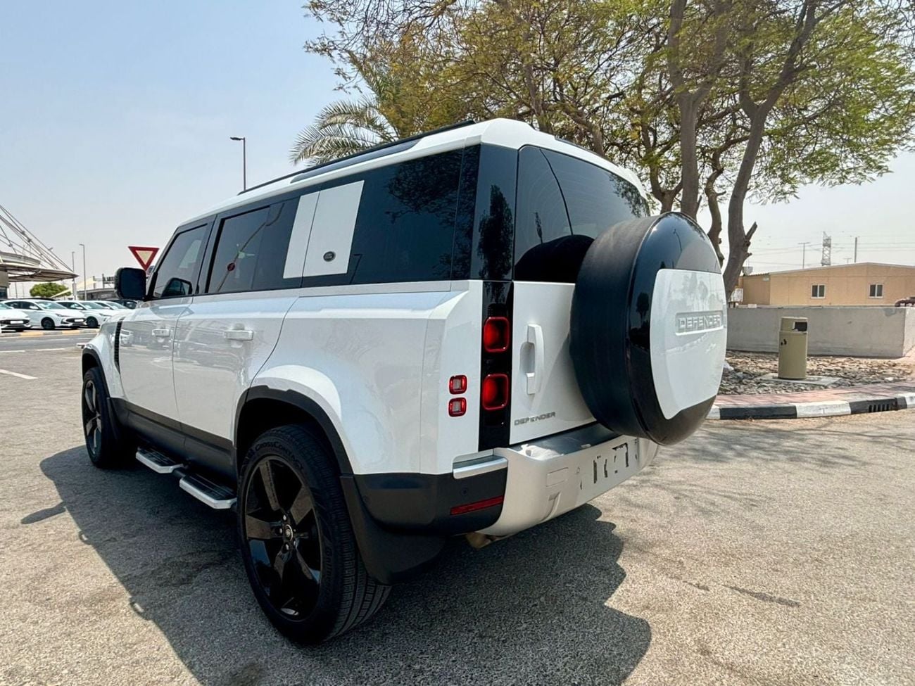 لاند روفر ديفندر 110 HSE P400