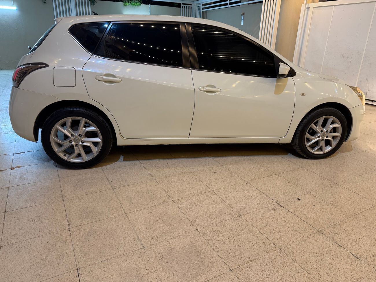 Nissan Tiida SV