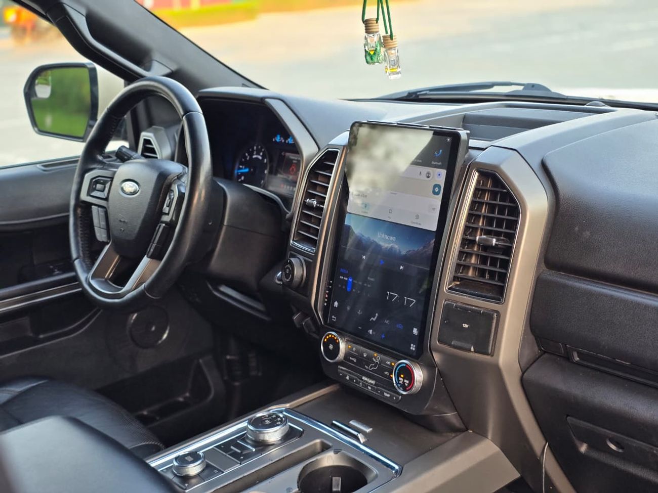 Ford Expedition XLT LTH Ford Expedition XLT 2018 GCC Specs | Full service history available | Orginal paint | Single owner