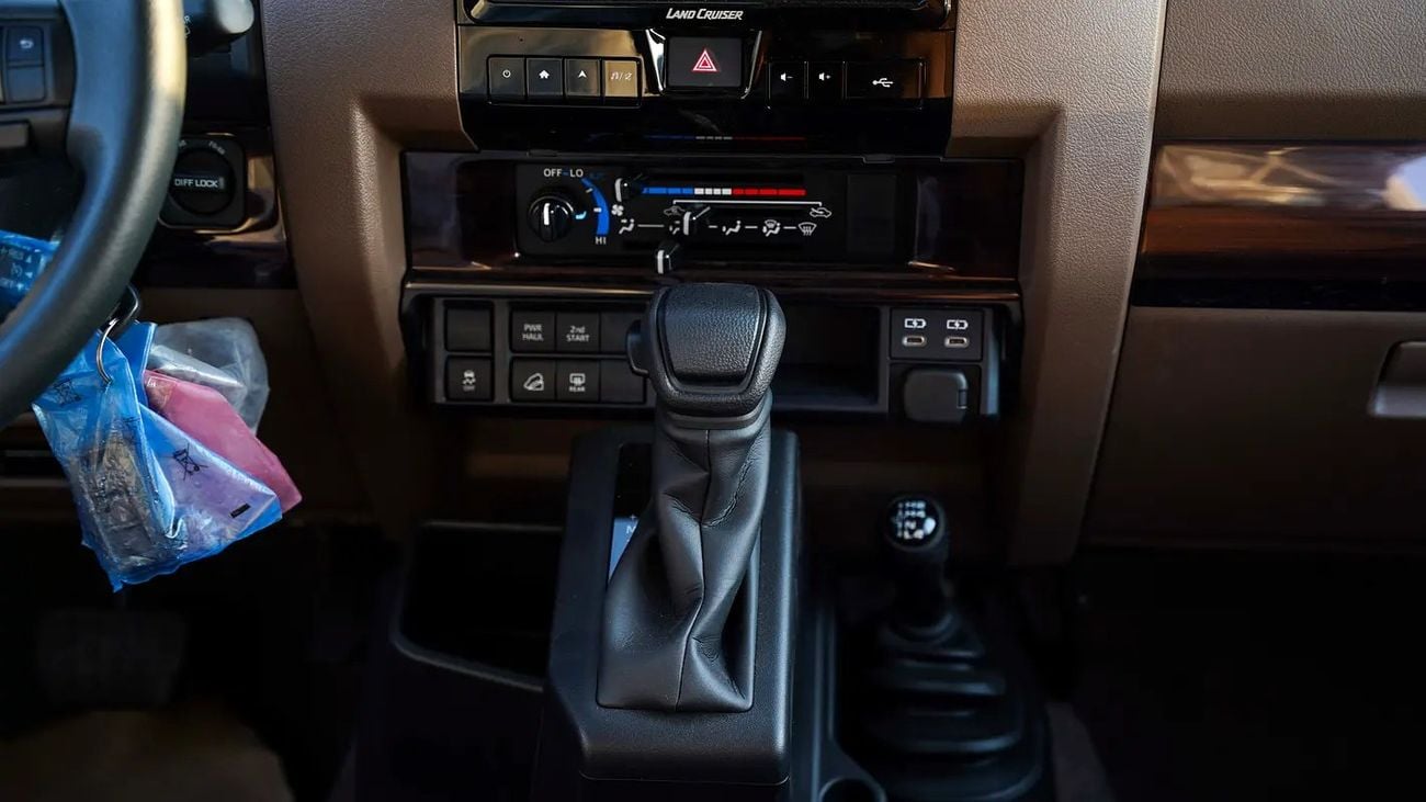 Toyota Land Cruiser 70 LC76 LX 4.0L A/T GCC Specs SAUDI