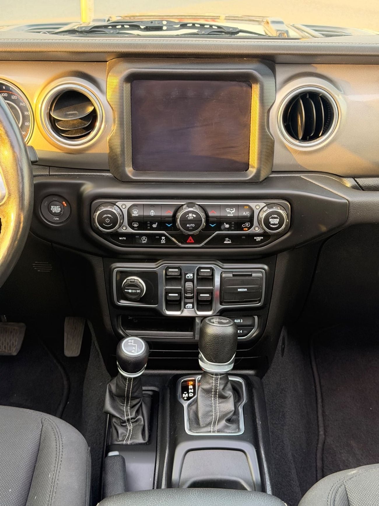 Jeep Wrangler Sahara 2.0L Full option