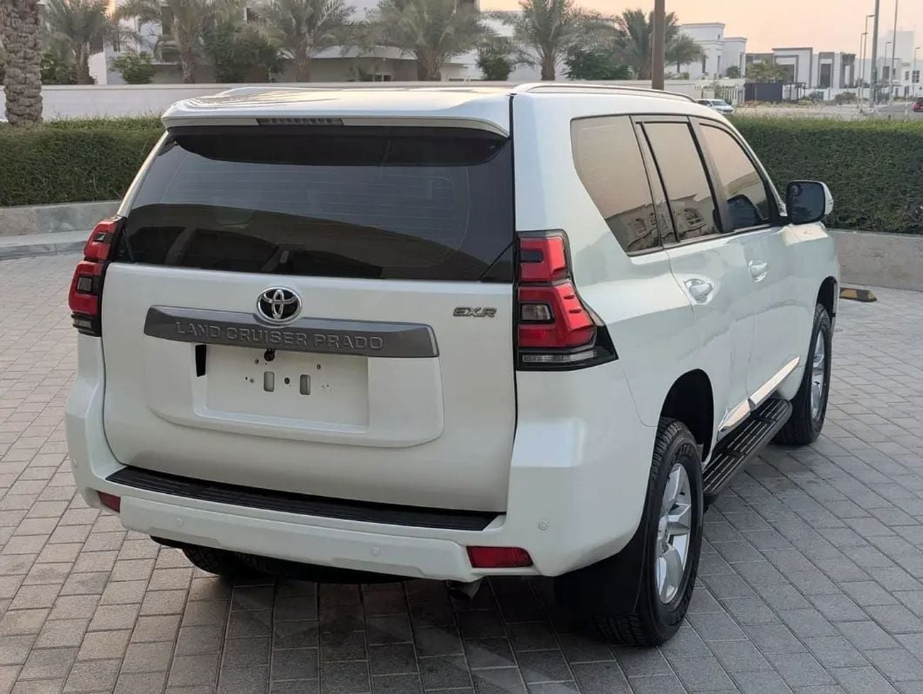 Toyota Prado EXR GCC Specs V4 2.7L Interior and Exterior Excellent Condition