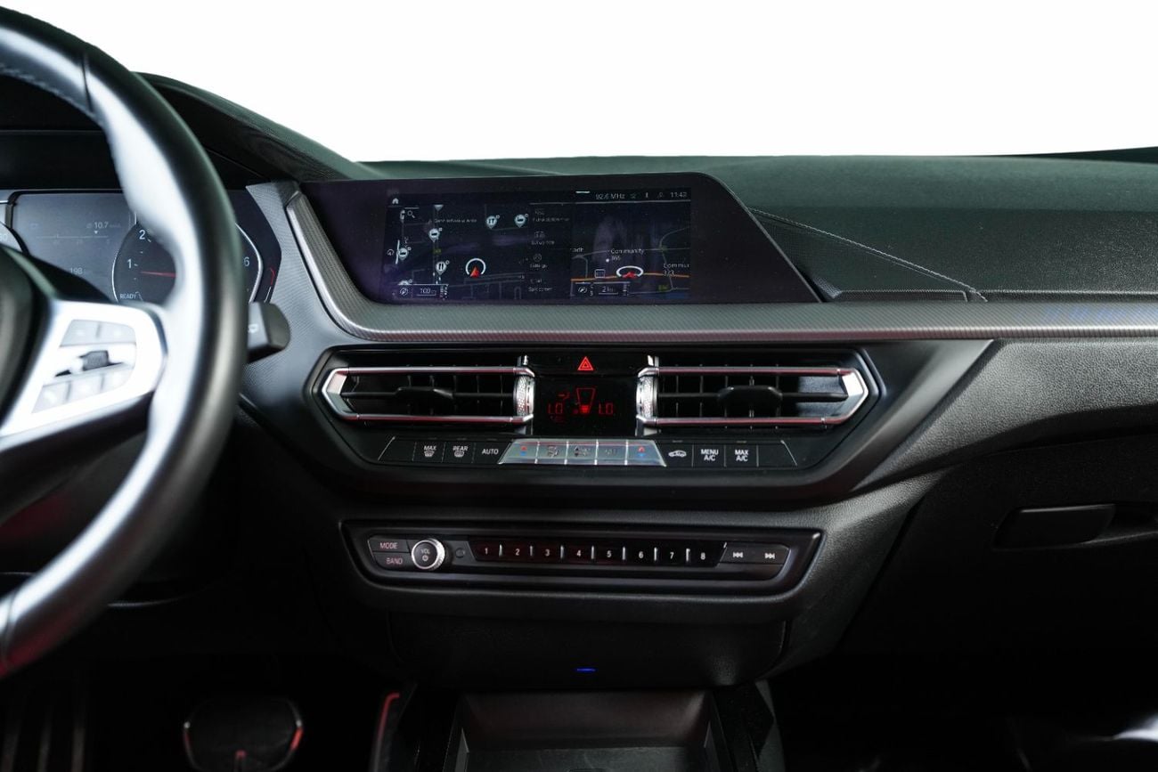 بي أم دبليو 120i M SPORT سجل صيانة كامل من BMW - بحالة ممتازة - تم إجراء الصيانة مؤخرًا