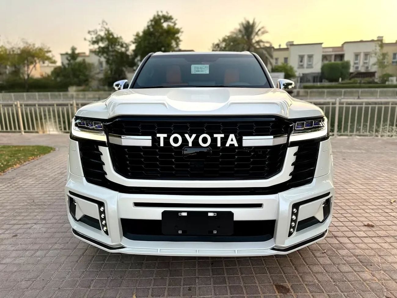 تويوتا لاند كروزر VIP Edition, Wald Body Kit, Gcc, Brand