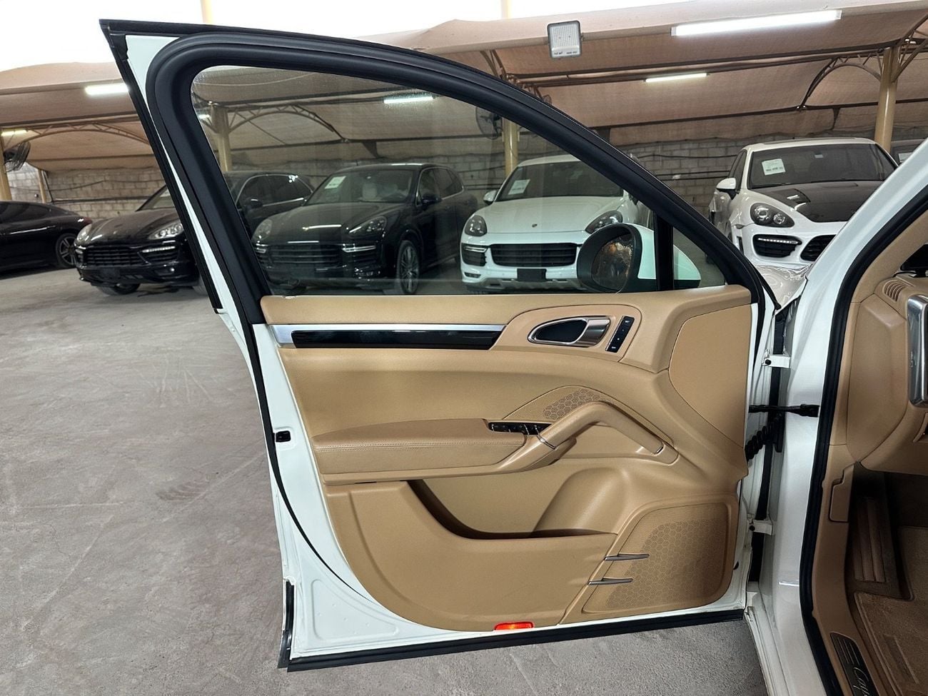 Porsche Cayenne S PORSCHE CAYENNE 2012 | PORSCHE SERVICE HISTORY | TWO KEYS | 14-WAY ADAPTIVE SEATS