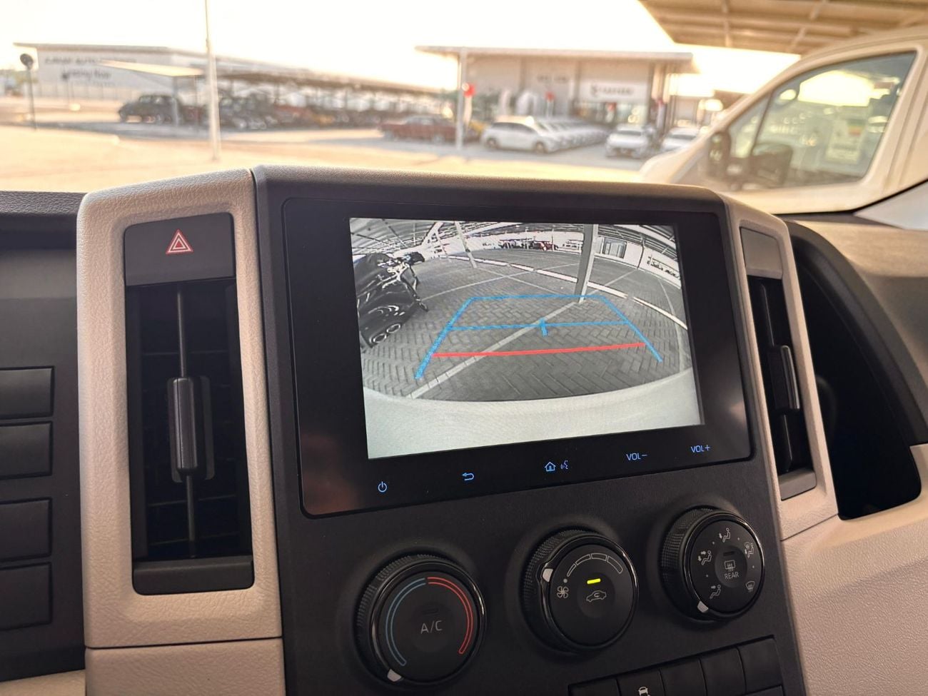 Toyota Hiace GL - STANDARD ROOF CARGO MANUAL TRANSMISSION