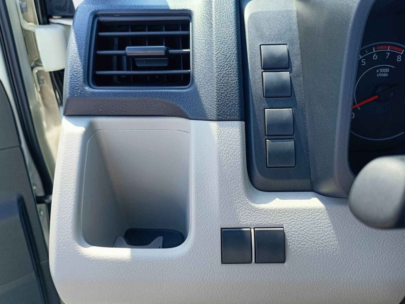 Toyota Hiace TOYOTA HIACE CARGO LOW ROOF || 3.5L PETROL A/T V6 (CODE # HCLRAE)