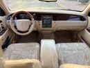 Lincoln Town Car SIGNATURE Accept a special price for a top-of-the-line model in excellent condition.