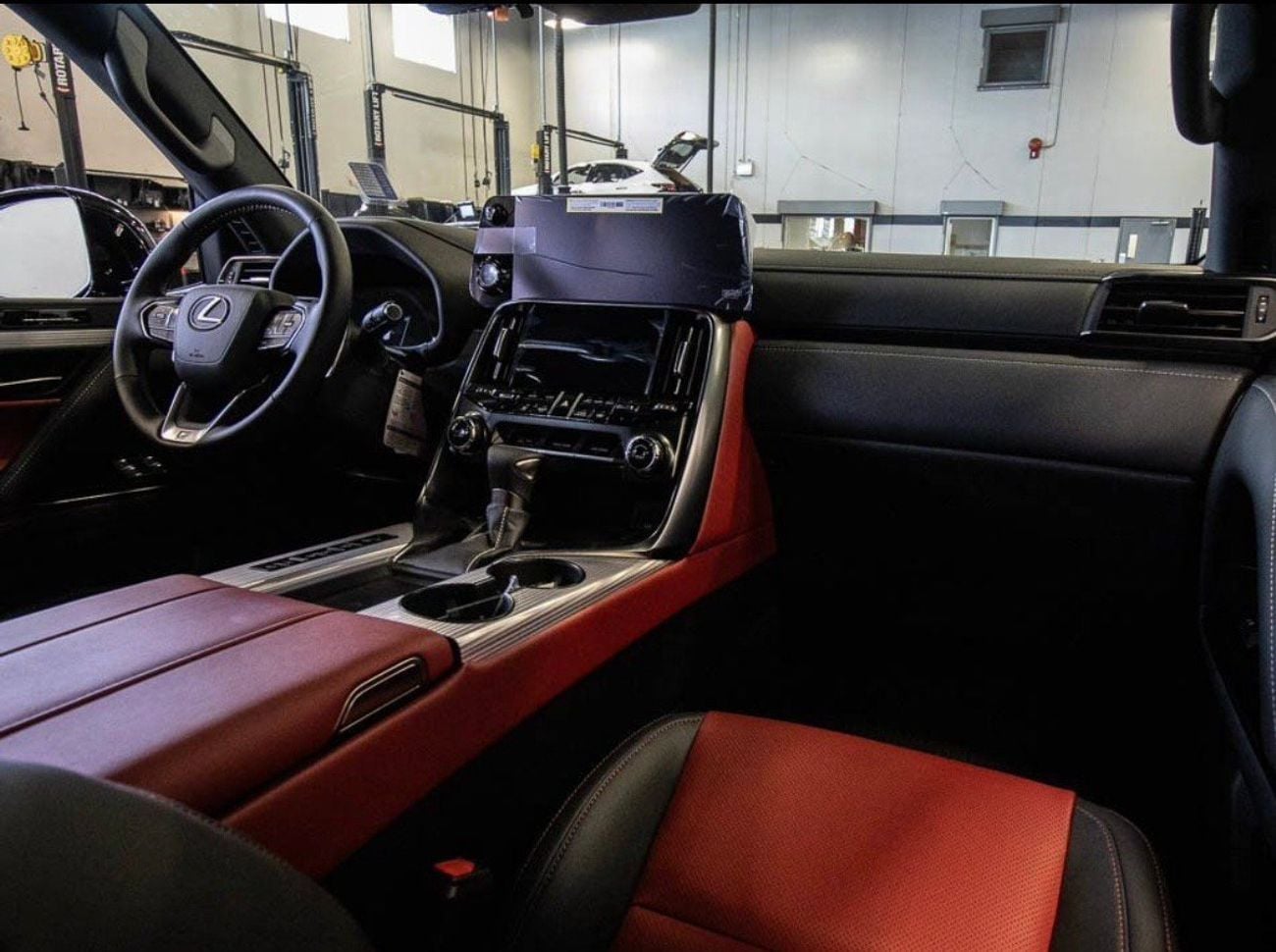 لكزس LX 600 F SPORT