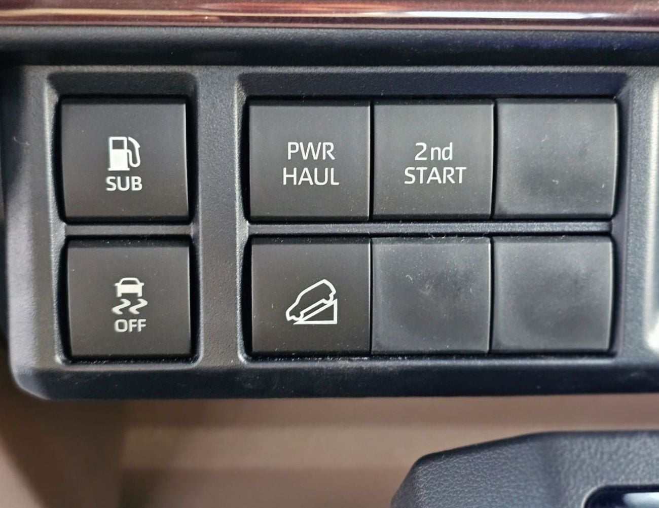 Toyota Land Cruiser Pick Up LC79 SINGLE CABIN || 4.0L PETROL V6 A/T | RADAR | FULL OPTION (CODE # SC)