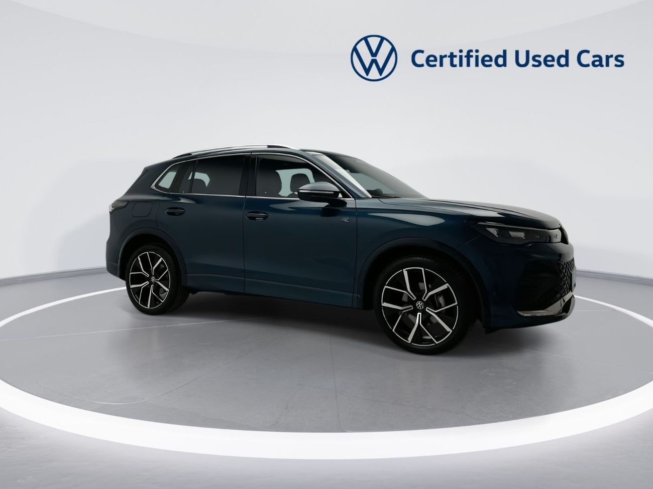 فولكس واجن تيجوان R-LINE 1.4L | Premium R-Line Interior | Panoramic Sunroof | Digital Cockpit Pro | Ambient Lighting | Rear C
