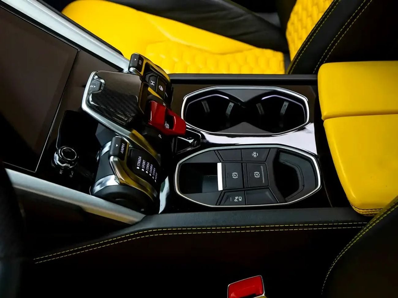 Lamborghini Urus STANDARD GCC Spec | Low Mileage