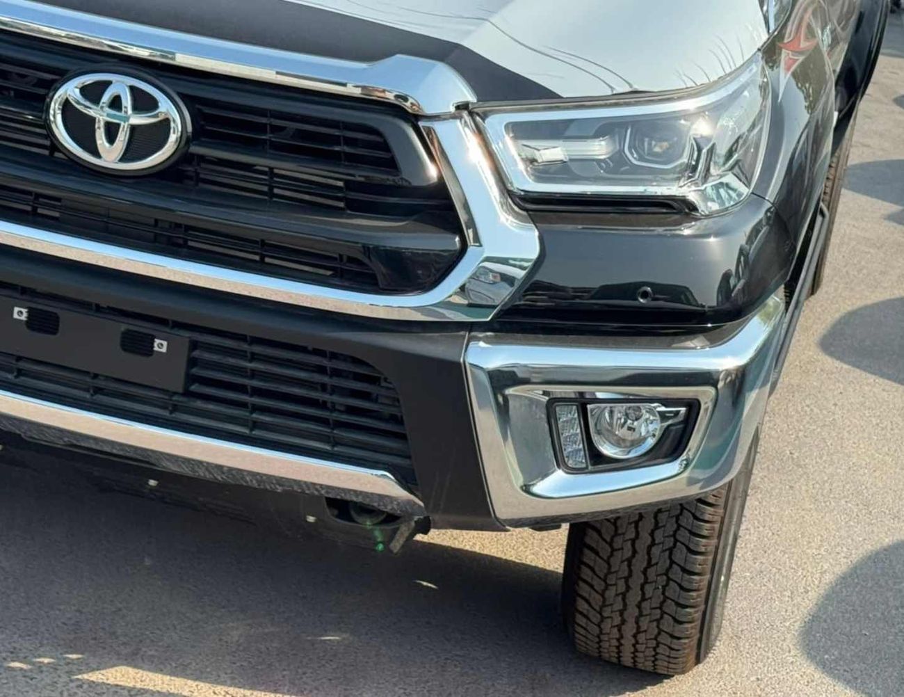 تويوتا هيلوكس sr5 diesel SR5 || 2.8L V4 DIESEL || FULL OPTION / BLIND SPOT / OVER FNDER (CODE # HDAH1)