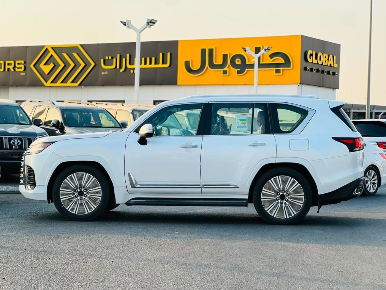 Lexus LX700h SIGNATURE WHITE INSIDE RED