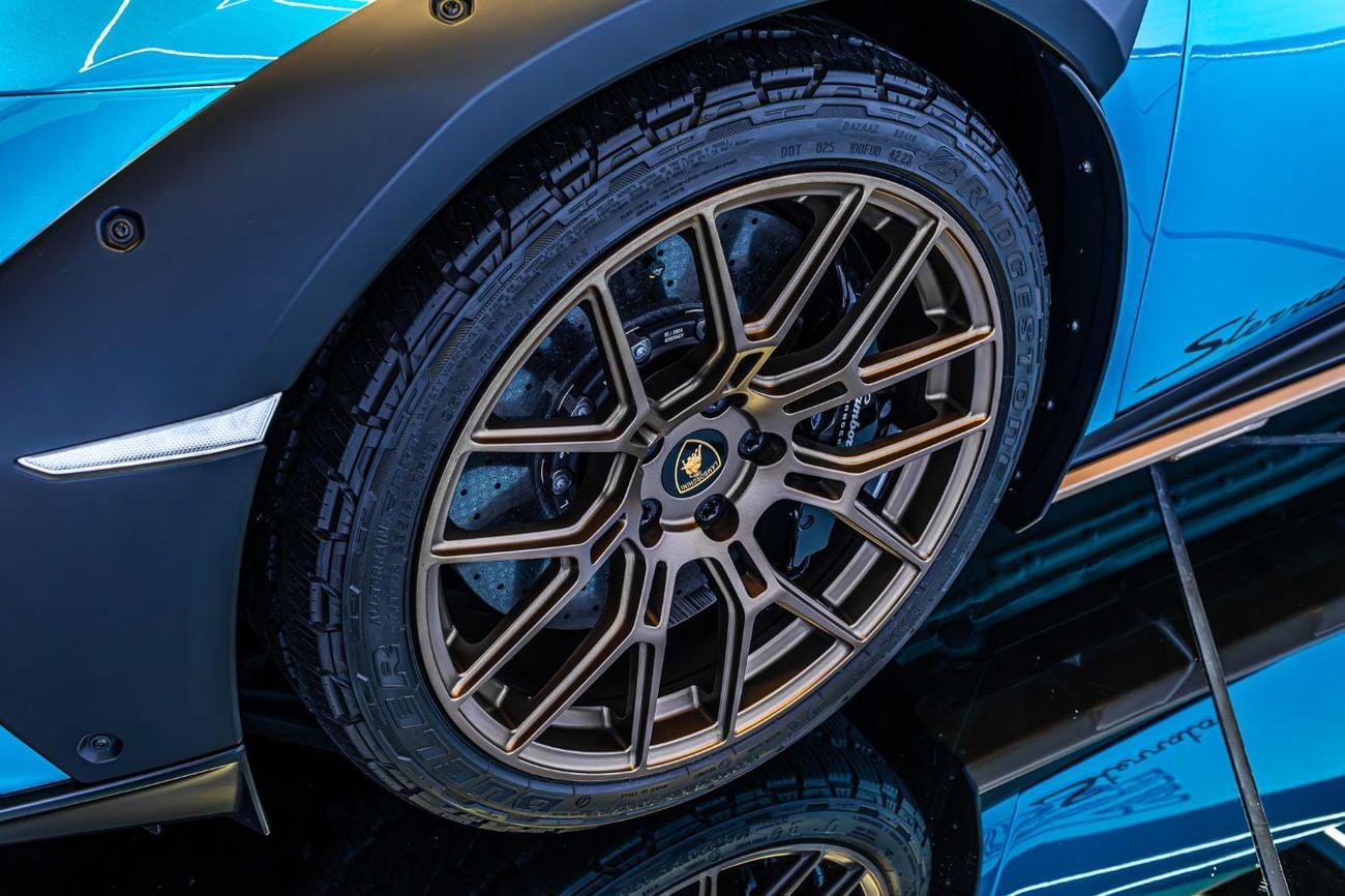 Lamborghini Huracan 2024 Lamborghini Huracán Sterrato | 1 of 1,499 | 5.2L V10 | Service and dealer Warranty | GCC Specs