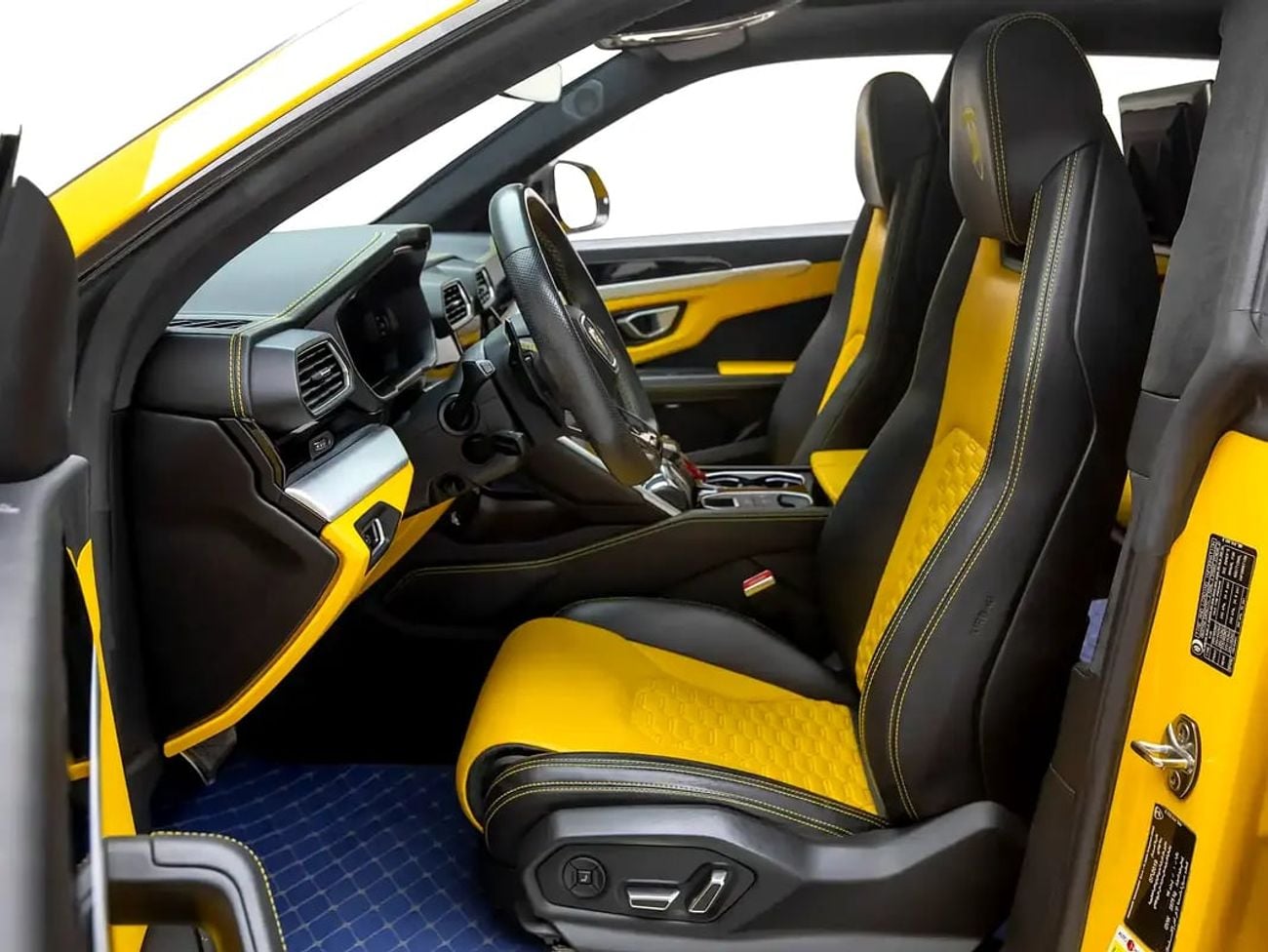 Lamborghini Urus STANDARD GCC Spec | Low Mileage