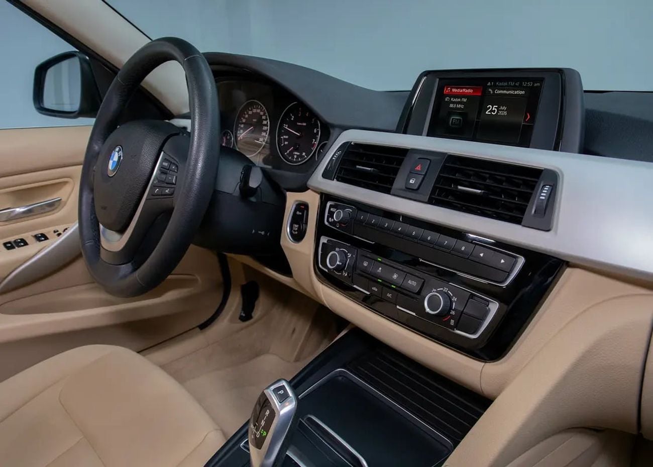 BMW 318i STANDARD 0% Down Payment Available • Full Service History • GCC
