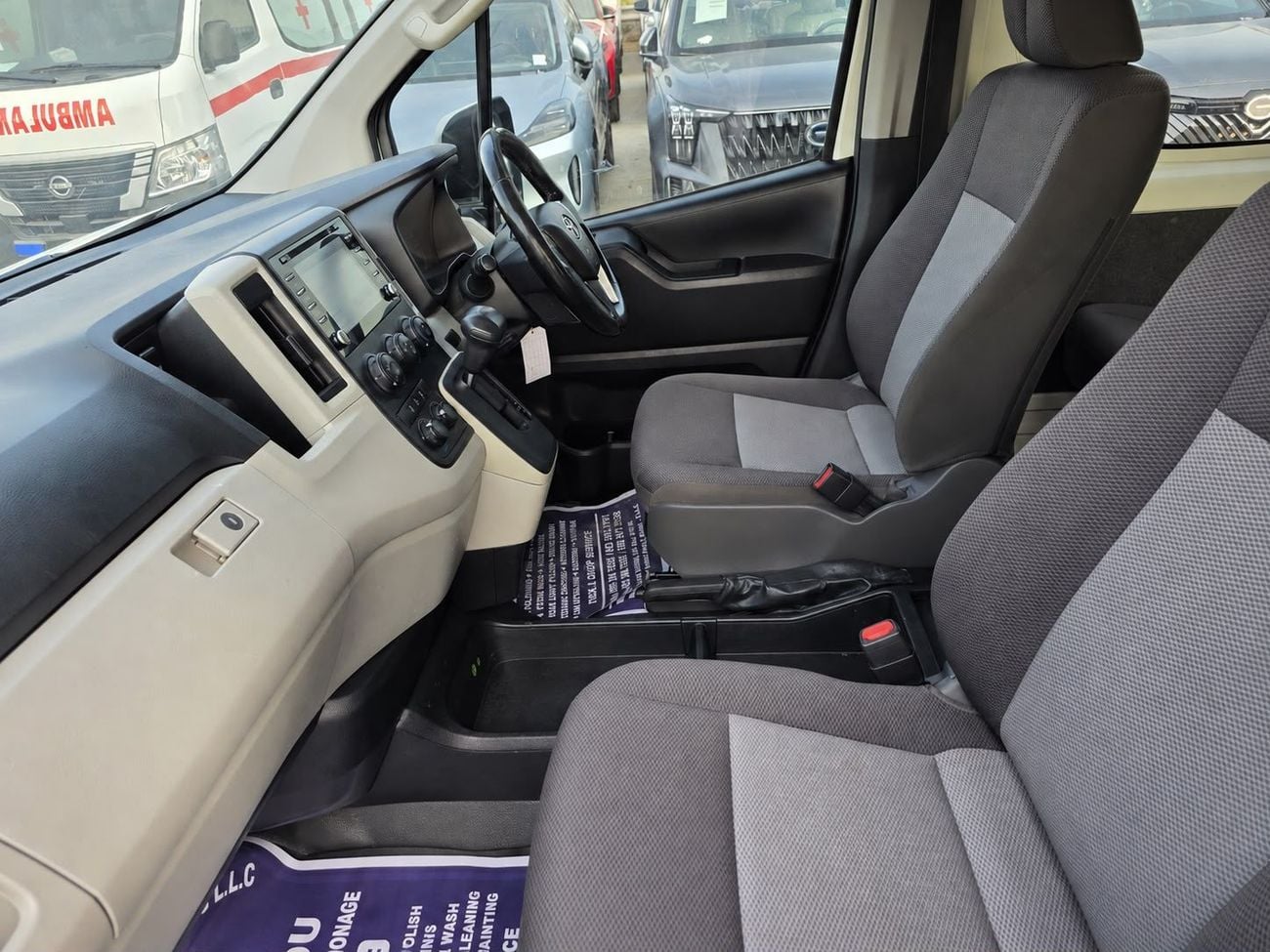 Toyota Hiace TOYOTA HIACE COMMUTER 12 SEATER DIESEL 2.8L RIGHT HAND DIVE