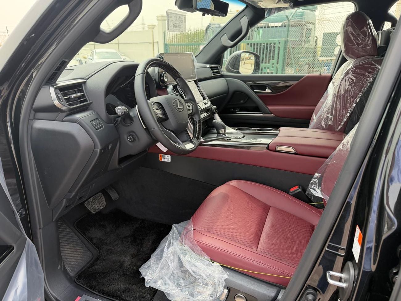 لكزس LX 700h SIGNATURE