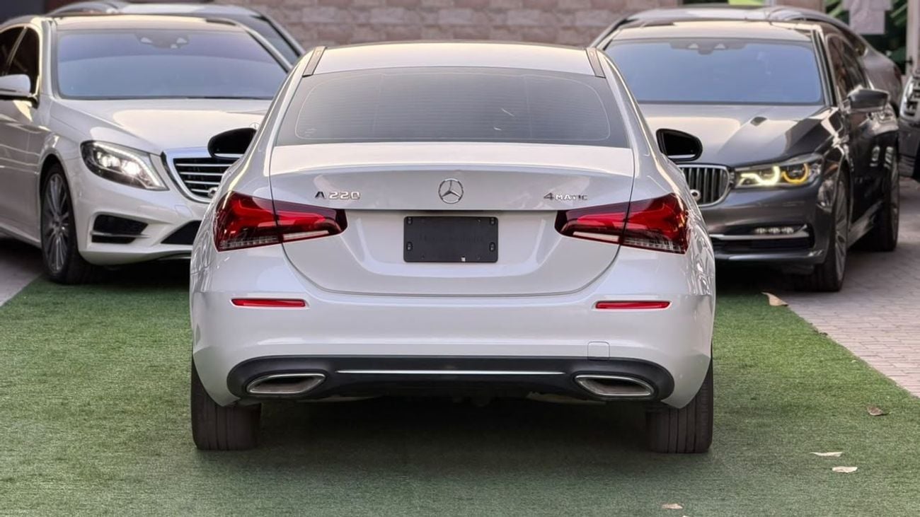 Mercedes Benz A220 STANDARD 2.0L 4-cylinder turbo (188 hp)