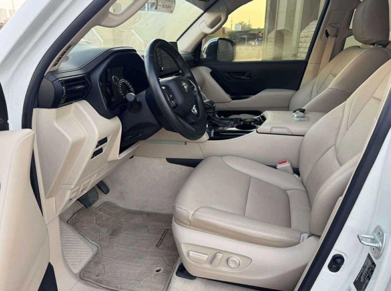 Toyota Land Cruiser GXR Toyota landcuriser GXR 4.0L Years 2022 Full Option Fuel: petrol 6: cylinder Engine 4.0L Electric s