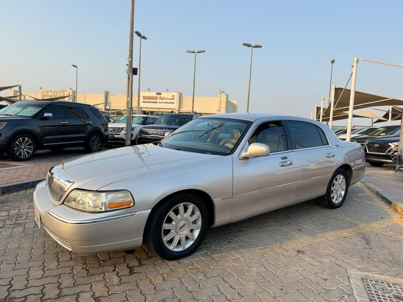 Lincoln Town Car SIGNATURE VERY CLEAN CAR LOW MILEAGE