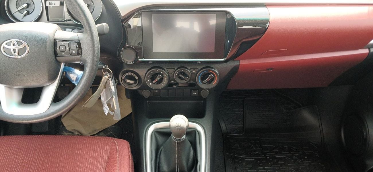 Toyota Hilux SR5 2026YM