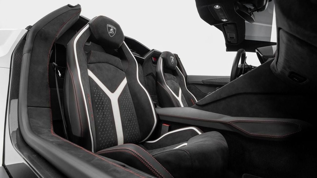 Lamborghini Aventador ULTIMAE Roadster - 2022 - GCC Specs