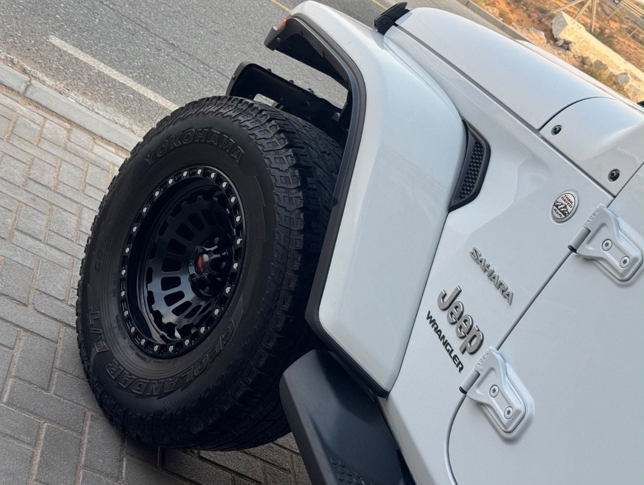 Jeep Wrangler SAHARA CITY SHARA V6 3.6L / BLIND SPOT / LEATHE / FULL SUSPENSION HORICON / 315 TIRES/ AND MORE..