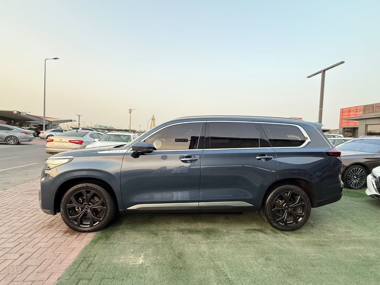 إكسيد VX FLAGSHIP 7 Seats / 7-Seater (7 مقاعد) Panoramic Sunroof (فتحة سقف بانوراما) Leather Seats (مقاعد جلد) 360-