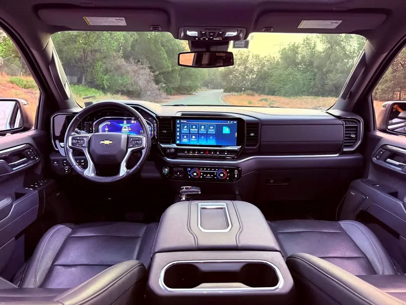 Chevrolet Silverado شيفروليه سيلفرادو LTZ موديل فل اوبشن بحالة ممتازة