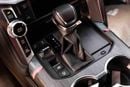 تويوتا لاند كروزر VXR لاندكروزر 300 3.3 ديزل VXR حصري أسود/أحمر، مقصورة داخلية سوداء، موديل 2026/2026