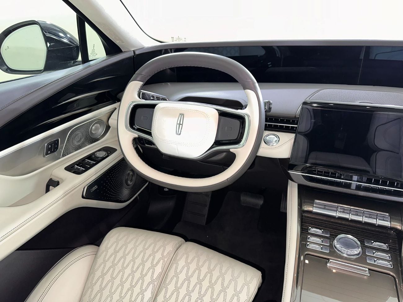 Lincoln Nautilus RESERVE III NU-NAU925H/AL TAYER MOTORS/ AL QOUZ SHOWROOM
