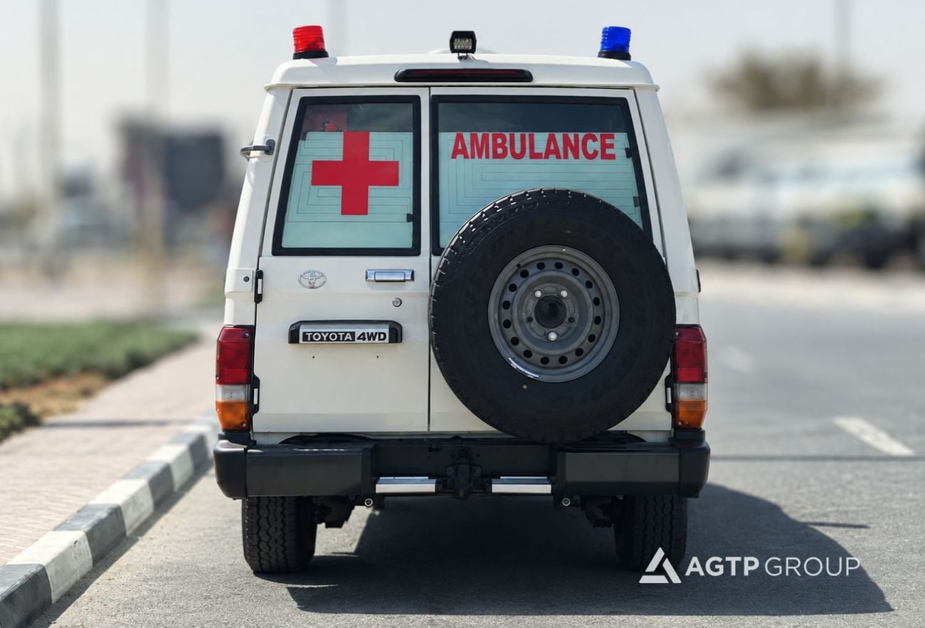 Toyota Land Cruiser 70 LC79 LX AMBULANCE 2.8L Diesel | Manual 4WD | Medical Equipment | Emergency Lights | GCC Specs
