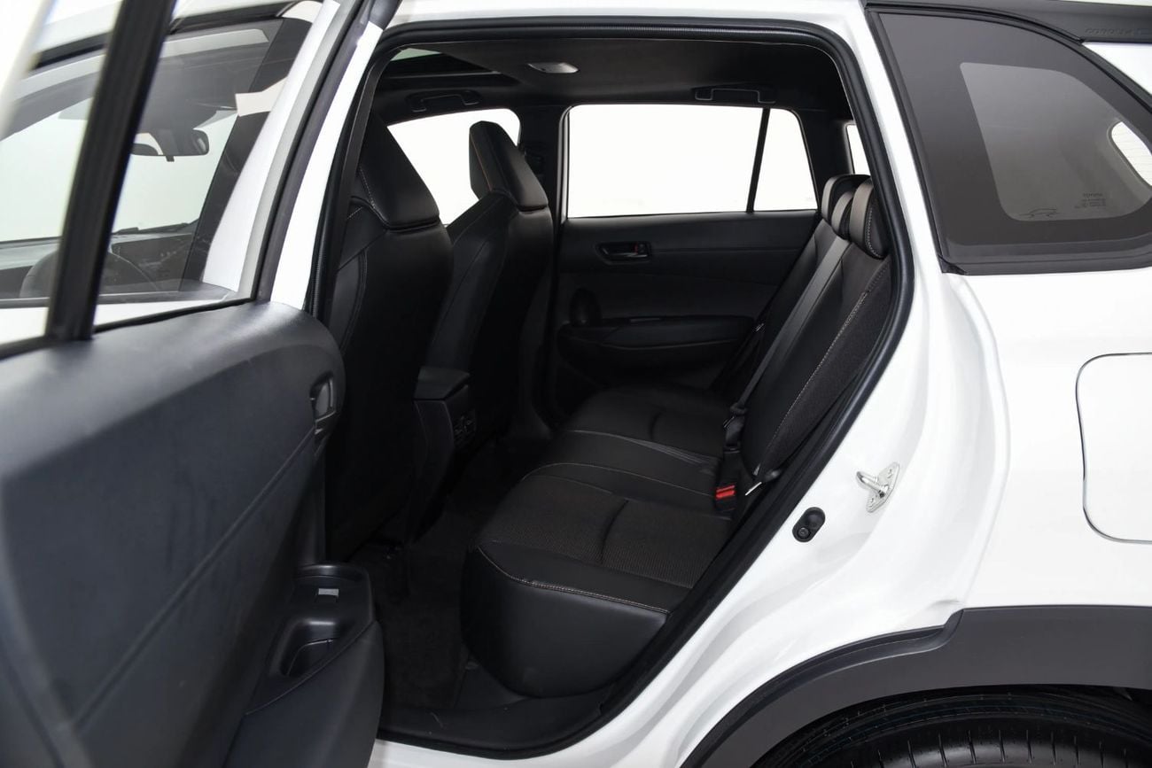 تويوتا كورولا كروس GLI Toyota Corolla Cross 2026 Elite white-black