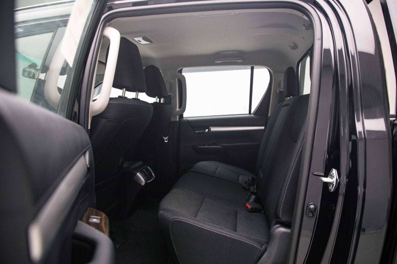 تويوتا هيلوكس 4.0L - Attitude Black Inside Black | Export Only