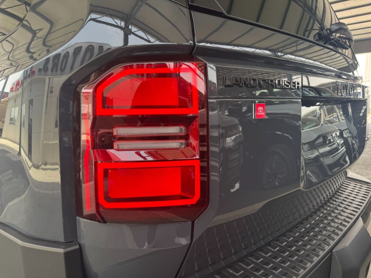 Toyota Prado PREMIUM 2026 TOYOTA PRADO HYBRID 2.4T **EXPORT ONLY**التصدير فقط خارج الخليج***