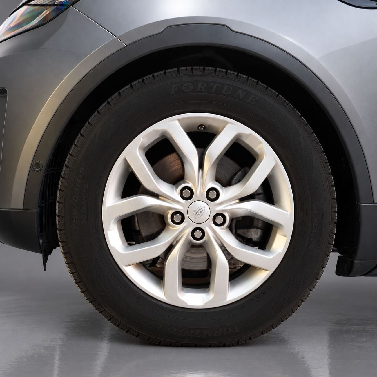 Land Rover Discovery SE AED 1,340 P.M • 0% Downpayment • Land Rover Discovery • 1 Year Warranty