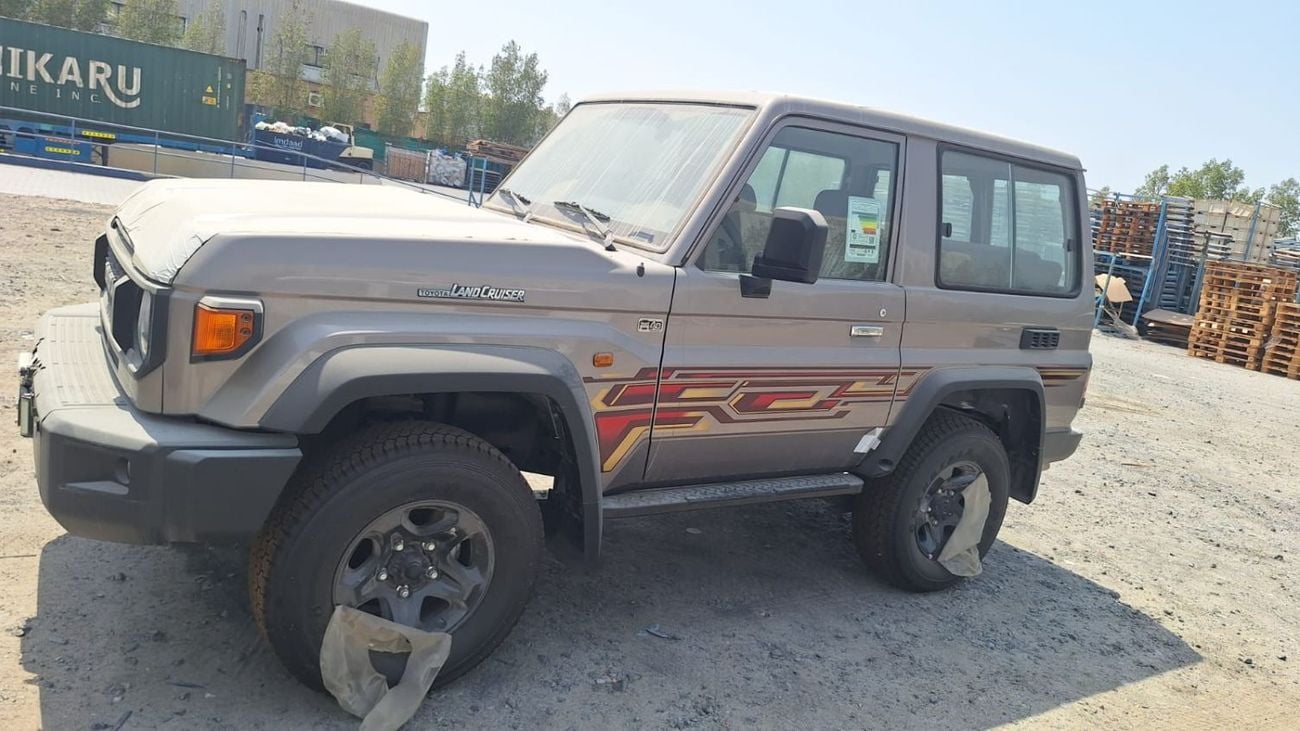 تويوتا لاند كروزر 70 LC71 LX