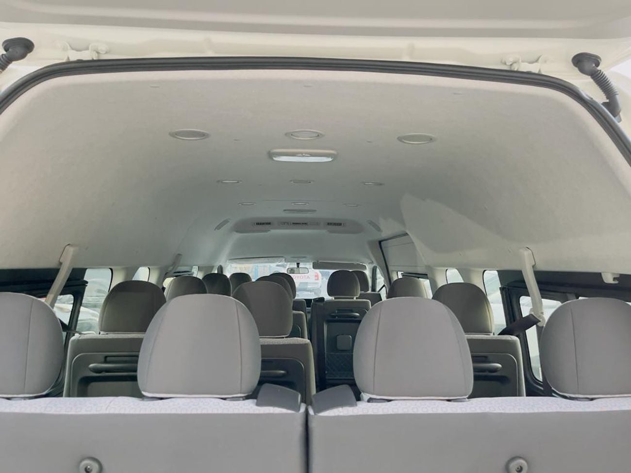 تويوتا هاياس GL Toyota Hiace High Roof