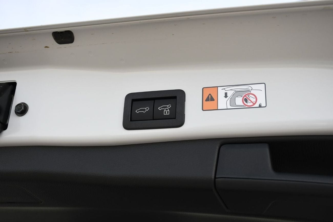 Toyota RAV4 XLE 2.0L Petrol GCC ! Sunroof ! Automatic Back door ( Saudi spec )