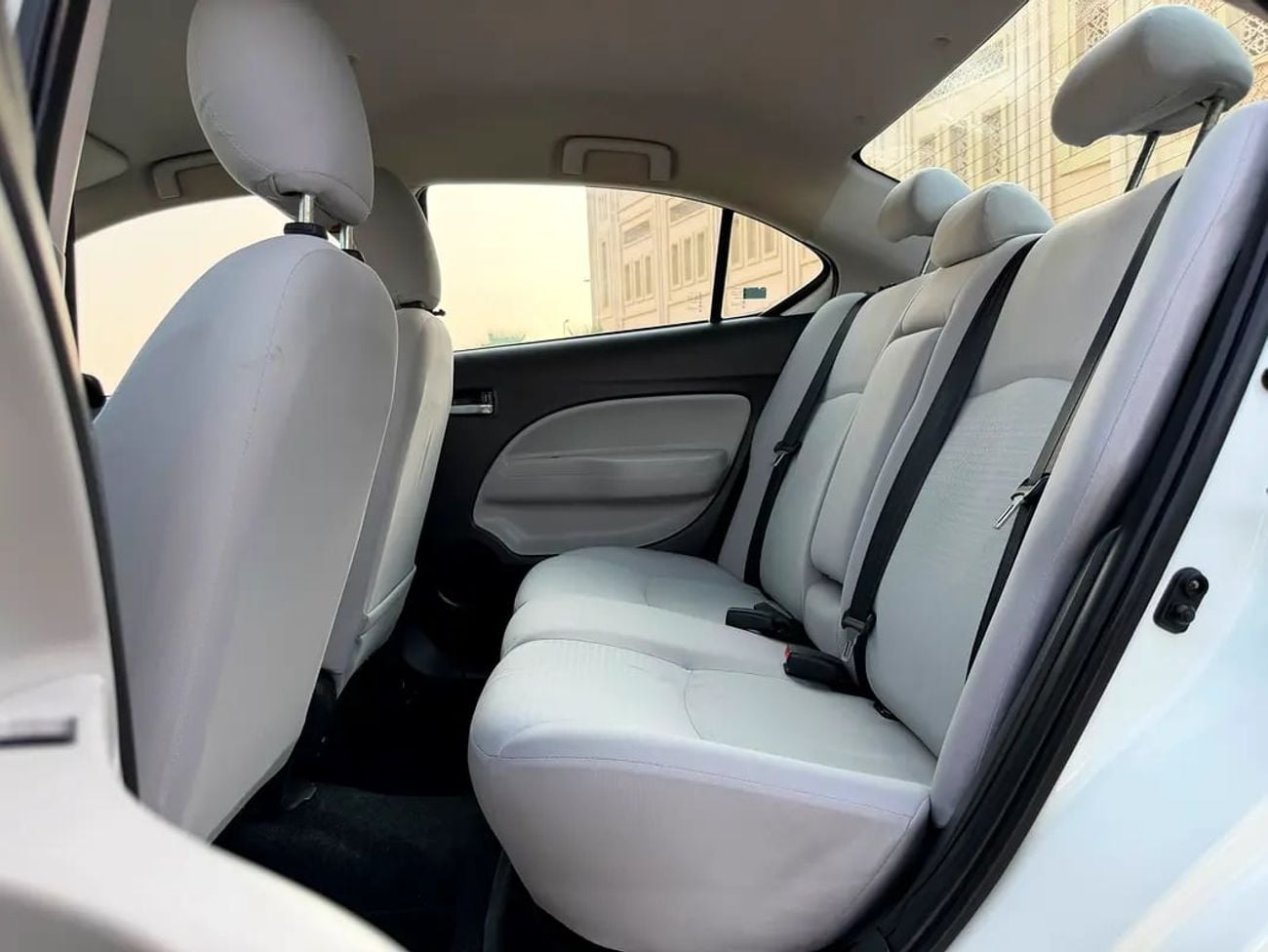 Mitsubishi Attrage GLX MID