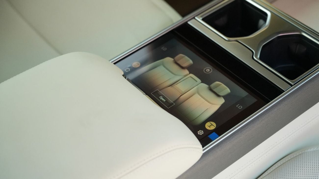لاند روفر رينج روفر SV LWB P615 أوستوني بيرل وايت-تان 2026MY للتصدير فقط