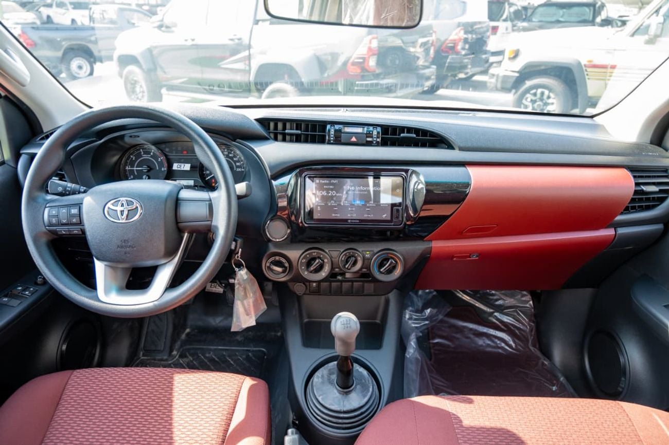 تويوتا هيلوكس Hilux 2.4 Diesel Four Wheel Drive 2 Door Manual Transmission