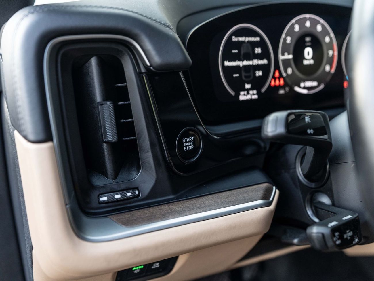 Porsche Cayenne STD (3.0L · 6 Cyl · Automatic · Petrol · SUV/Crossover · All Wheel Drive · 5 Seats · 5 Door)